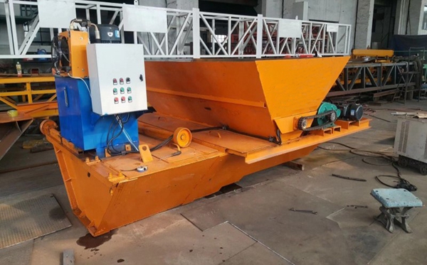 梯形水渠成型機(jī),梯形渠現(xiàn)澆滑膜機(jī)