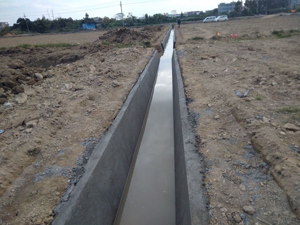 現澆水渠滑膜機,水溝滑膜成型機