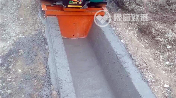 U型邊溝成型機,公路邊溝滑膜機